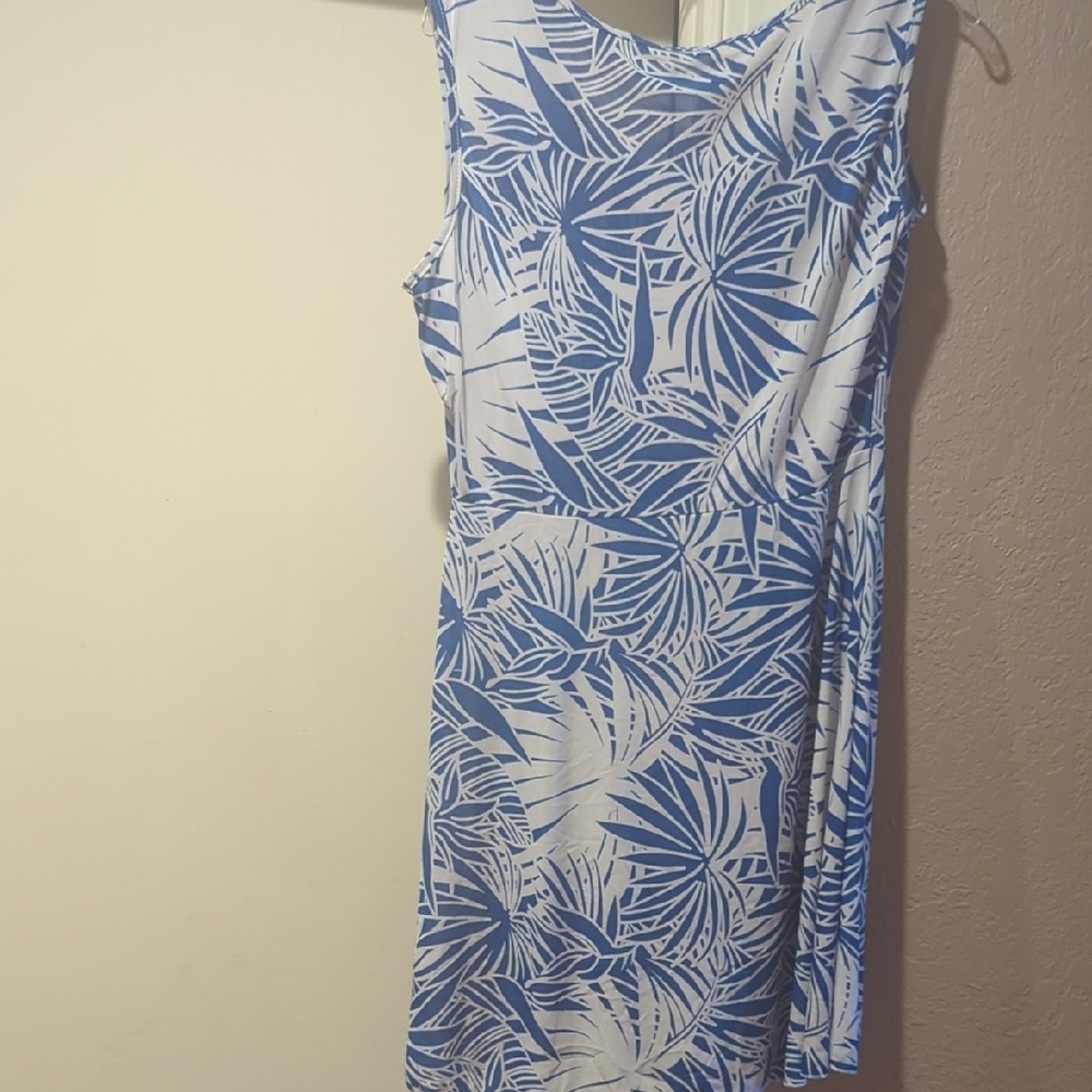 Blue and White Leaf Print Sleeveless Dress - Picture 2 of 5